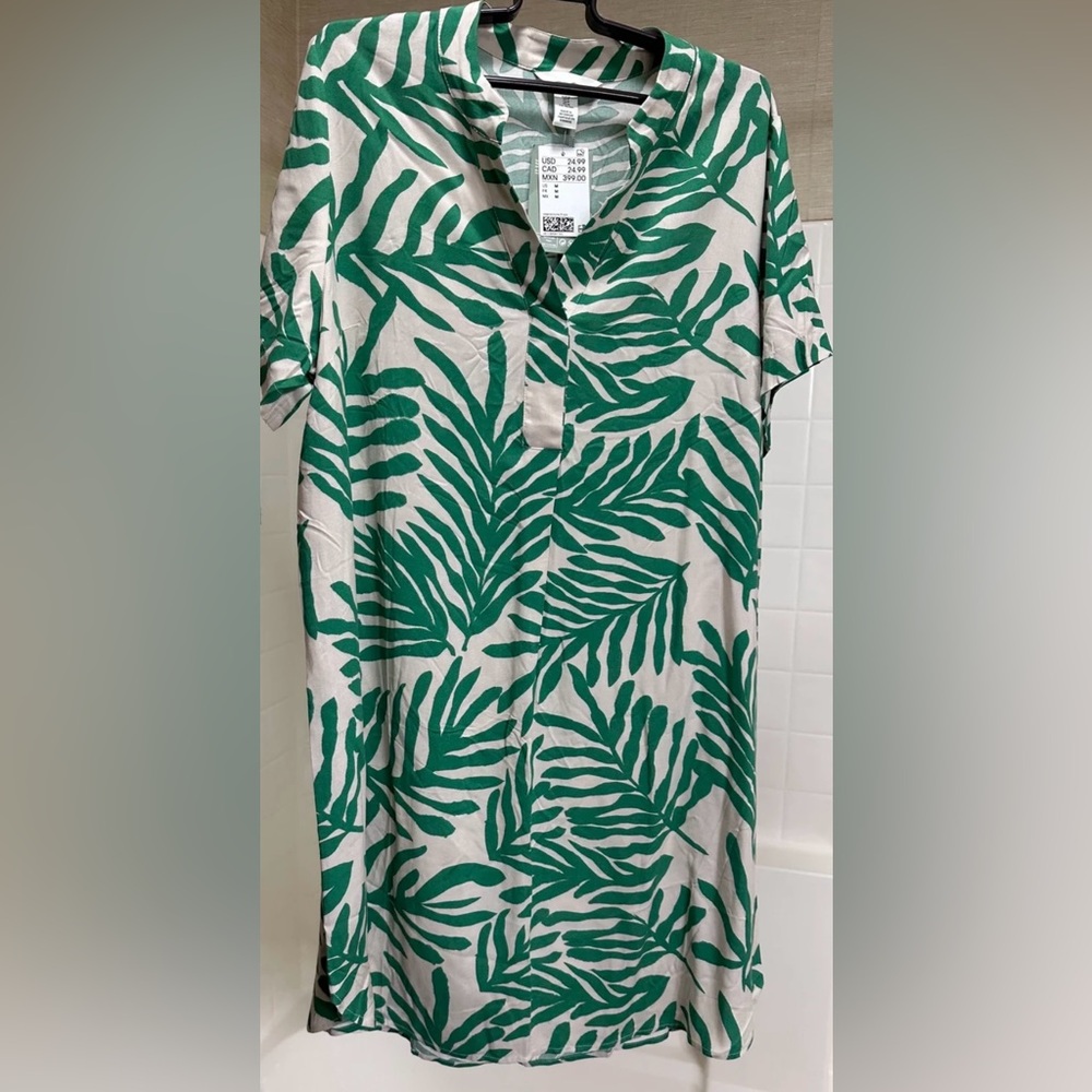 H&M Green and White Casual Dress with Tropical Print NWT Medium